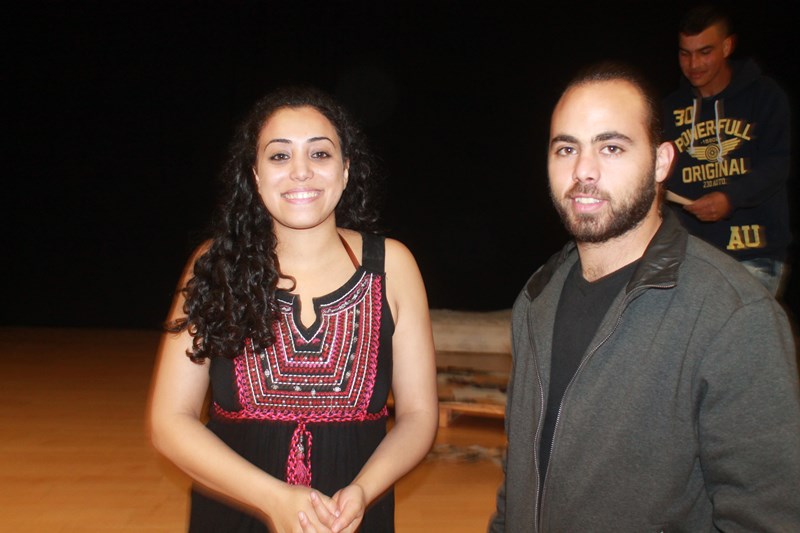 محمود درويش في عرابة يستضيف مسرحية تشويسيز التي تعالج قضايا اغتصاب المرأة 